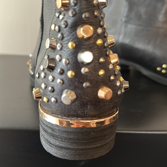 Modern Vice brand booty used couple of times size 6 one side in a litte tear - Picture 15 of 17